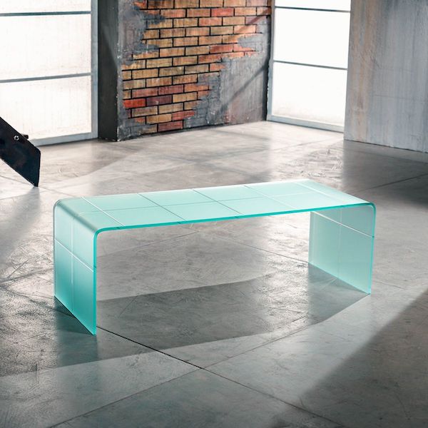 Tavolino in vetro curvato satinato 110 x 70 cm